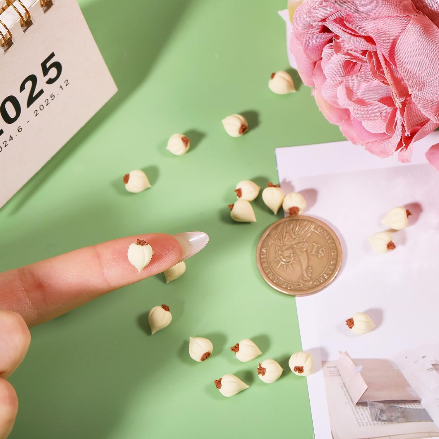 CHGCRAFT 20Pcs Mini Garlic Resin Artificial Decor